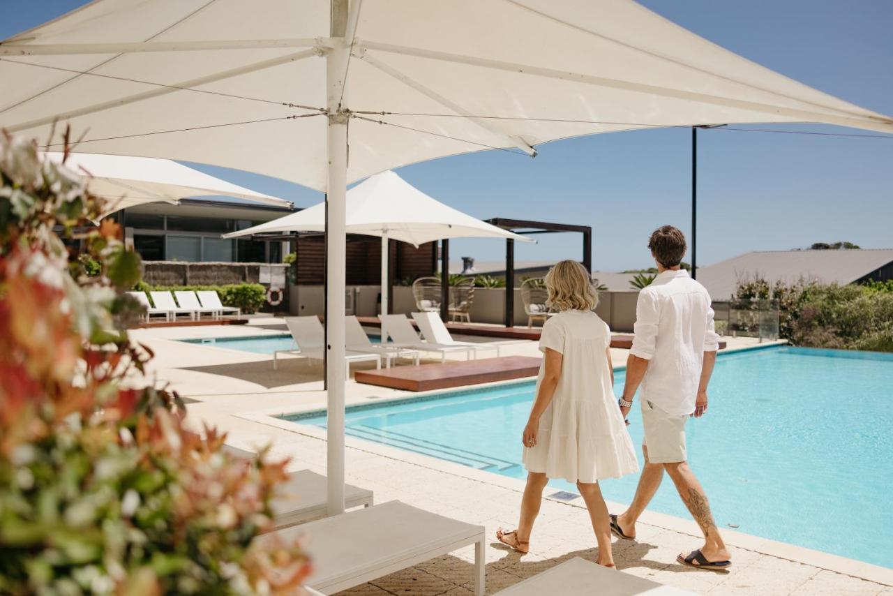 יאלינגופ Smiths Beach Resort מראה חיצוני תמונה The pool at the Cape Town Edition