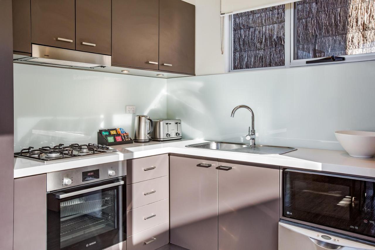 יאלינגופ Smiths Beach Resort מראה חיצוני תמונה A modern kitchen