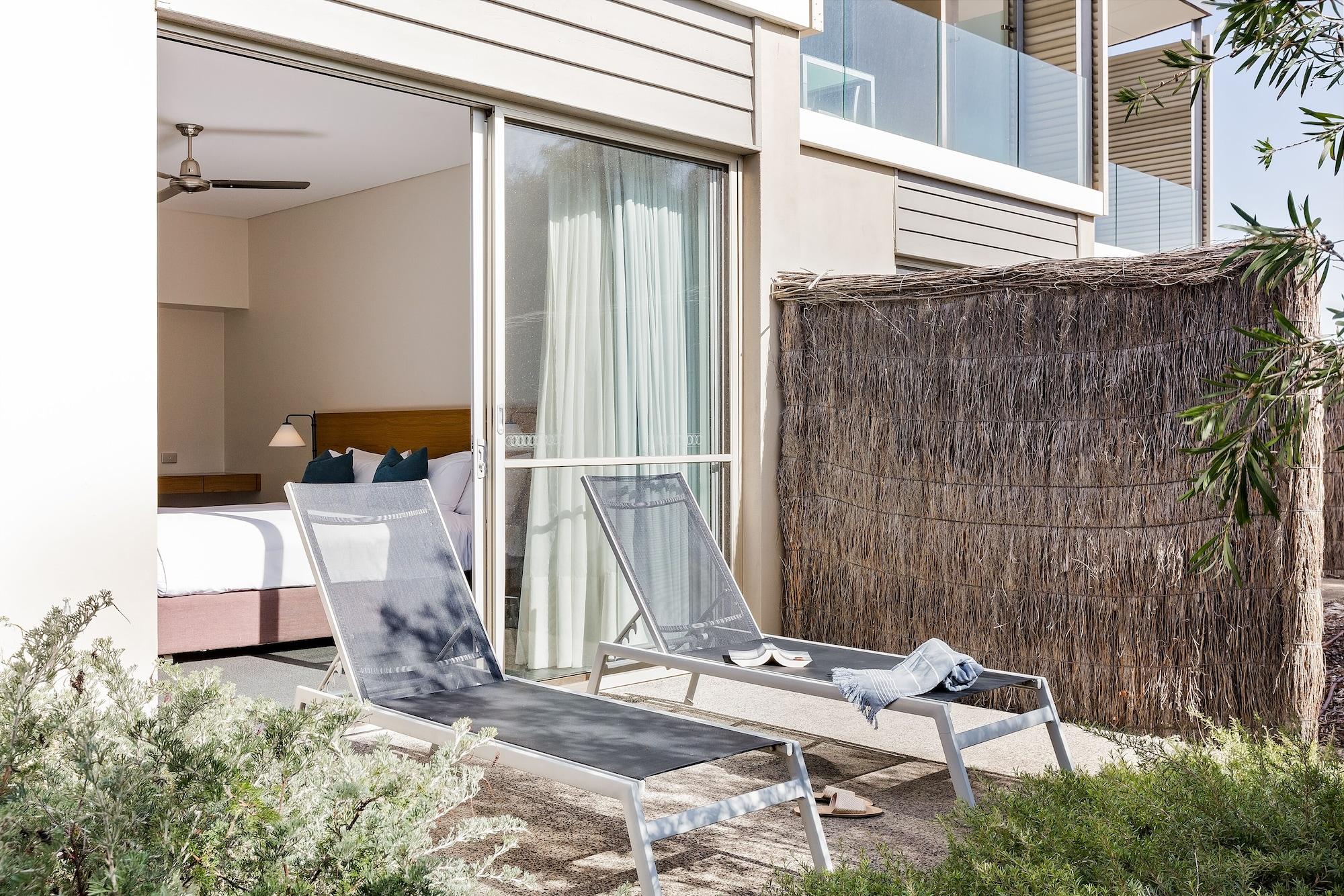 יאלינגופ Smiths Beach Resort מראה חיצוני תמונה A room at the hotel