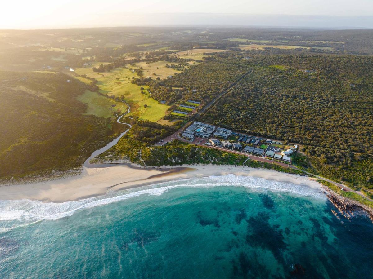 יאלינגופ Smiths Beach Resort מראה חיצוני תמונה Aerial view of the bay