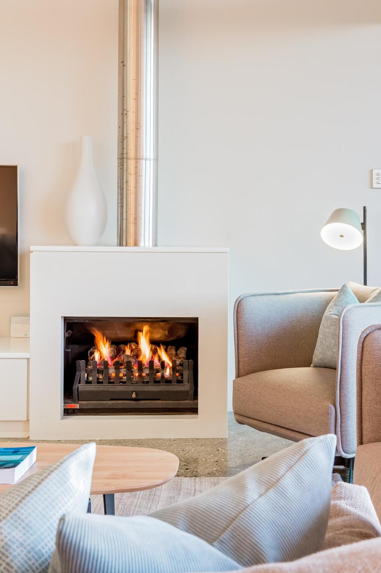 יאלינגופ Smiths Beach Resort מראה חיצוני תמונה A gas fireplace