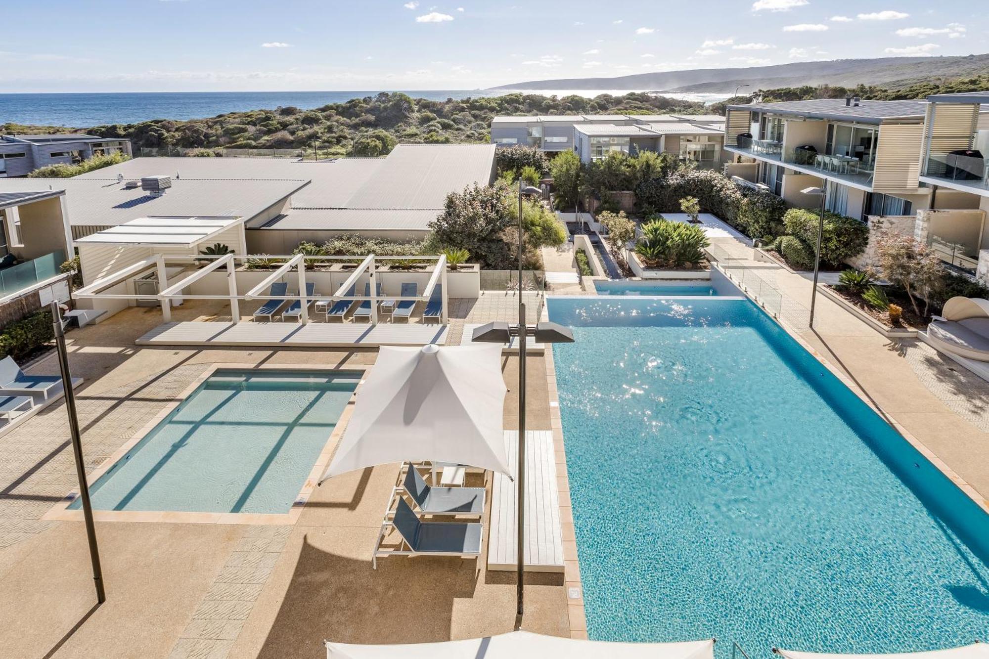 יאלינגופ Smiths Beach Resort מראה חיצוני תמונה The swimming pool at the resort