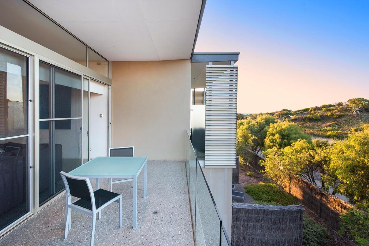 יאלינגופ Smiths Beach Resort מראה חיצוני תמונה A balcony